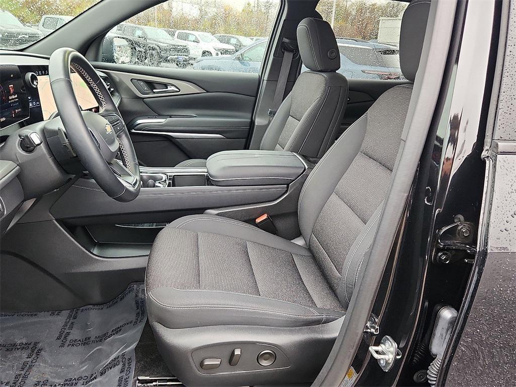 used 2025 Chevrolet Traverse car, priced at $35,573