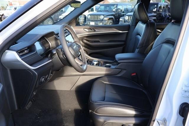 new 2025 Jeep Grand Cherokee car, priced at $48,890