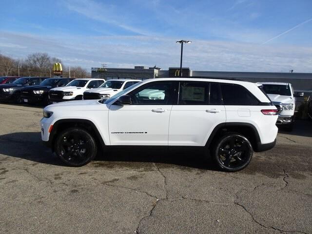 new 2025 Jeep Grand Cherokee car, priced at $47,440