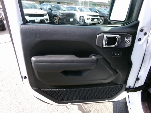 new 2025 Jeep Wrangler car, priced at $49,175