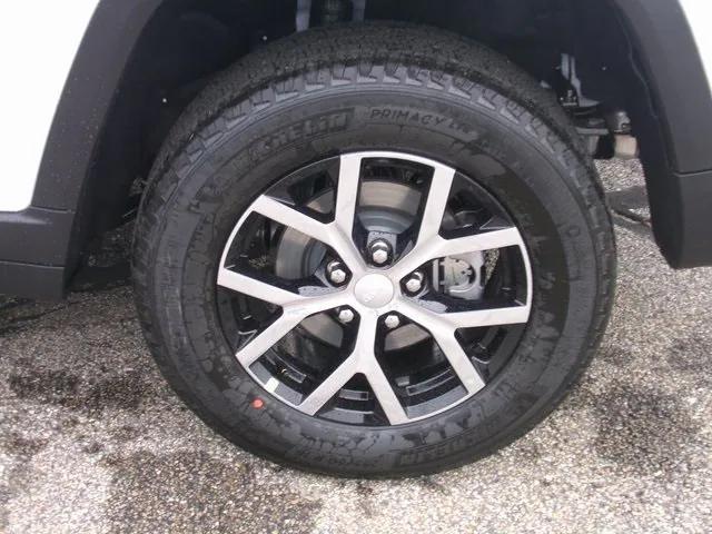 new 2025 Jeep Grand Cherokee car, priced at $44,301