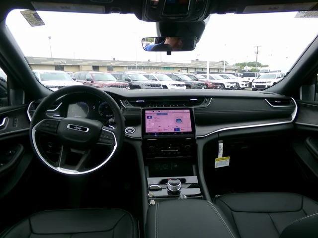 new 2025 Jeep Grand Cherokee car, priced at $44,301