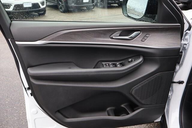 new 2025 Jeep Grand Cherokee car, priced at $42,150