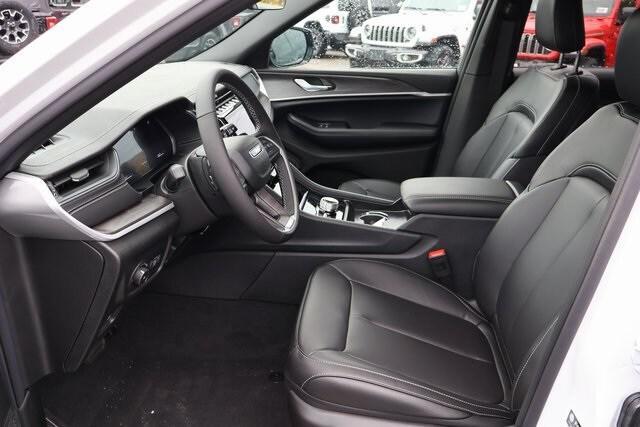 new 2025 Jeep Grand Cherokee car, priced at $42,150