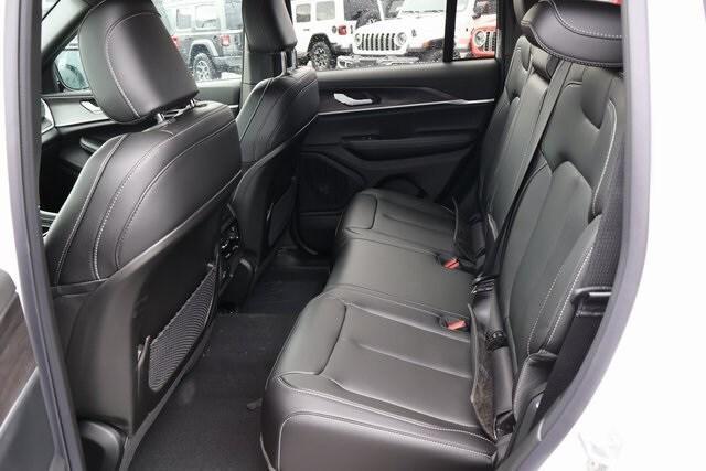 new 2025 Jeep Grand Cherokee car, priced at $42,150