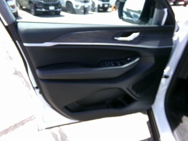 new 2025 Jeep Grand Cherokee car, priced at $47,375