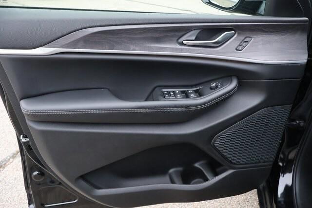 new 2025 Jeep Grand Cherokee car, priced at $47,735