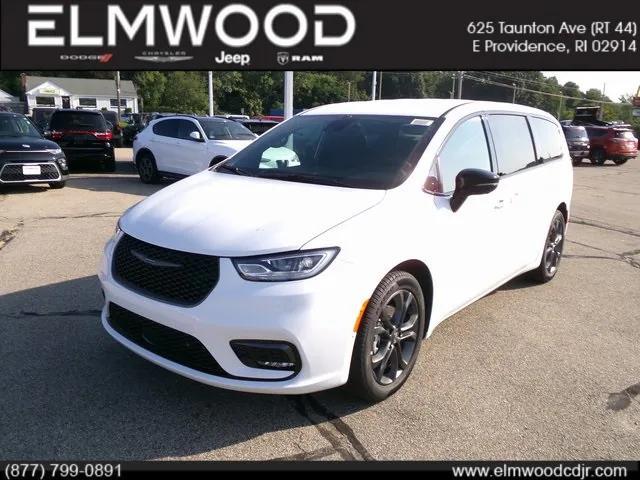 new 2026 Chrysler Pacifica car, priced at $43,055