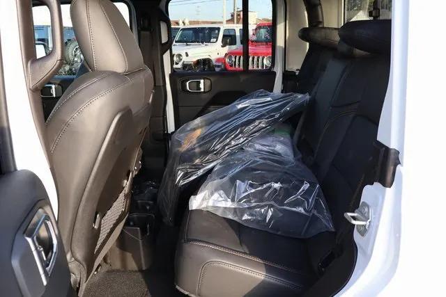 new 2025 Jeep Gladiator car, priced at $44,190