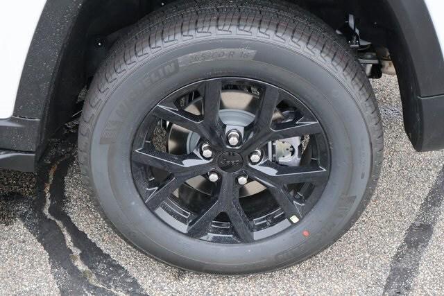 new 2025 Jeep Grand Cherokee car, priced at $44,260