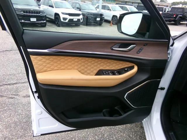 new 2025 Jeep Grand Cherokee car, priced at $58,455