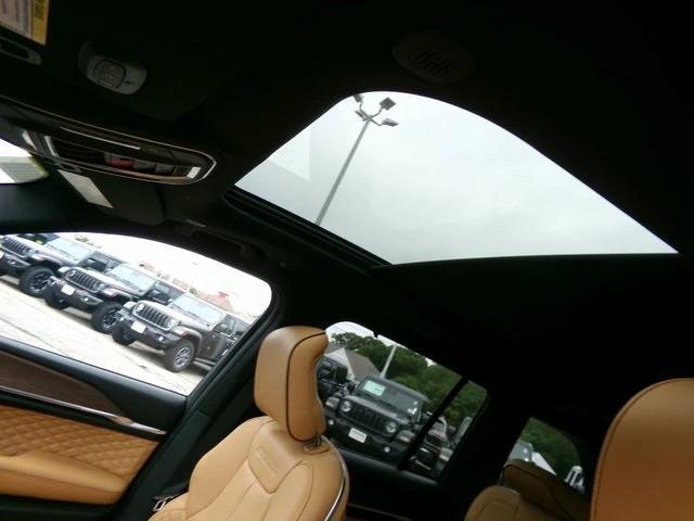 new 2025 Jeep Grand Cherokee car, priced at $58,455
