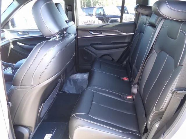 new 2025 Jeep Grand Cherokee car, priced at $44,875