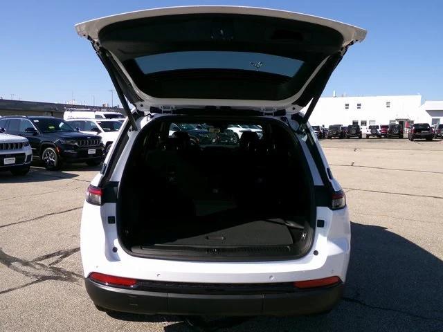 new 2025 Jeep Grand Cherokee car, priced at $44,875