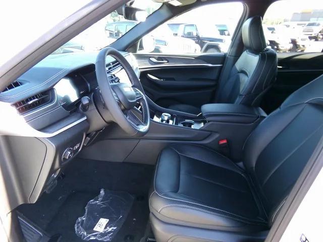 new 2025 Jeep Grand Cherokee car, priced at $44,875