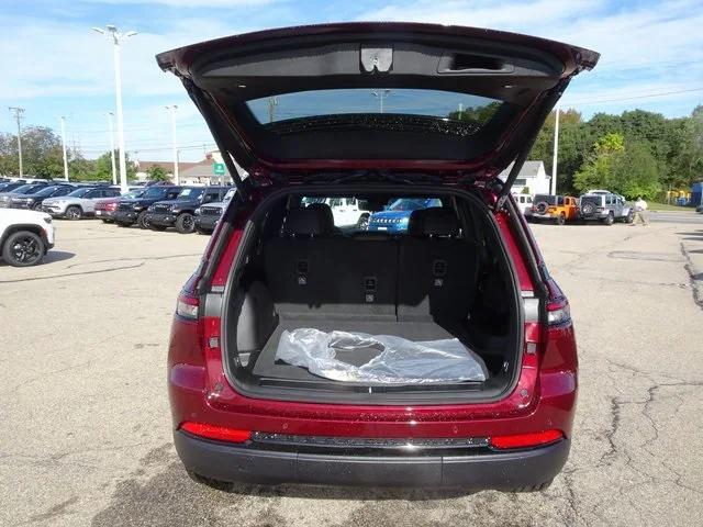 new 2025 Jeep Grand Cherokee car, priced at $48,035