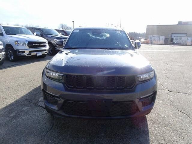 new 2025 Jeep Grand Cherokee car, priced at $48,035