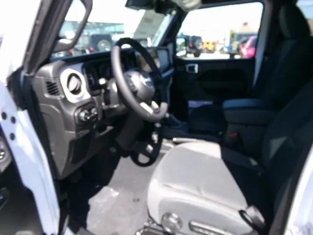 new 2025 Jeep Wrangler car, priced at $49,175