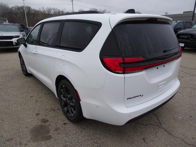 new 2024 Chrysler Pacifica car, priced at $46,595