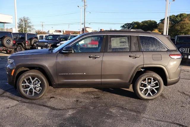 new 2025 Jeep Grand Cherokee car, priced at $45,760