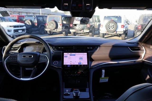 new 2025 Jeep Grand Cherokee car, priced at $45,760