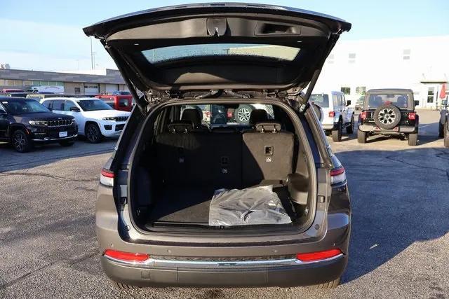 new 2025 Jeep Grand Cherokee car, priced at $45,760