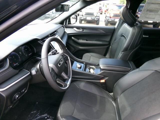 new 2025 Jeep Grand Cherokee car, priced at $43,005