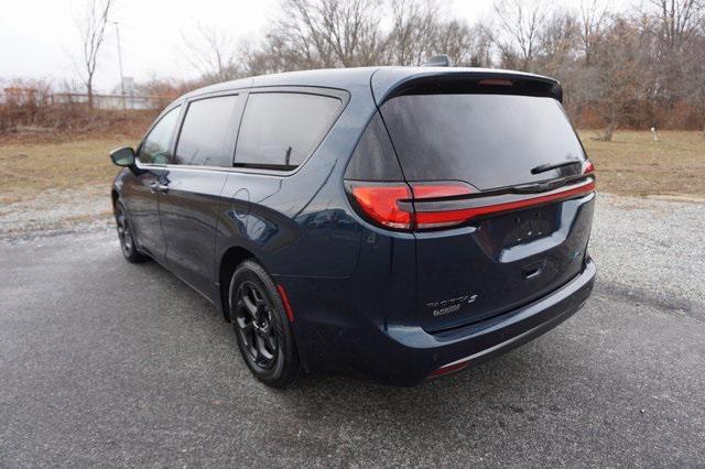 used 2023 Chrysler Pacifica Hybrid car, priced at $38,978