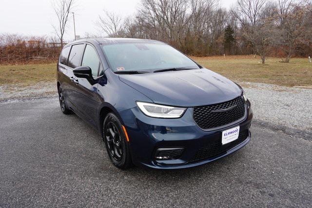 used 2023 Chrysler Pacifica Hybrid car, priced at $38,978