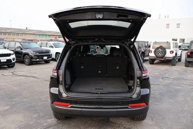new 2025 Jeep Grand Cherokee car, priced at $42,625