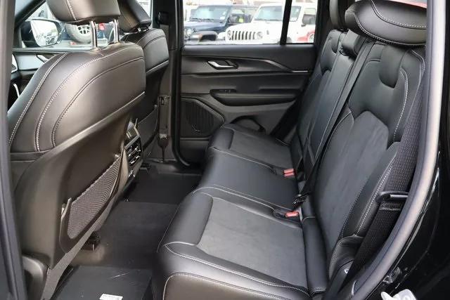 new 2025 Jeep Grand Cherokee car, priced at $42,625