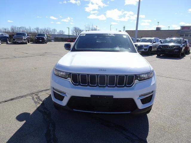 new 2025 Jeep Grand Cherokee car, priced at $42,200