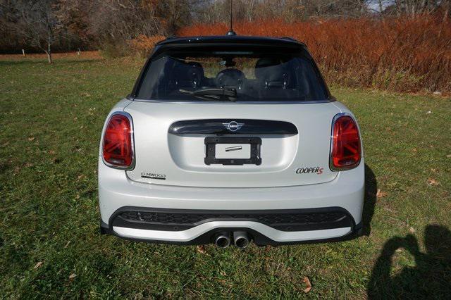 used 2022 MINI Hardtop car, priced at $27,125