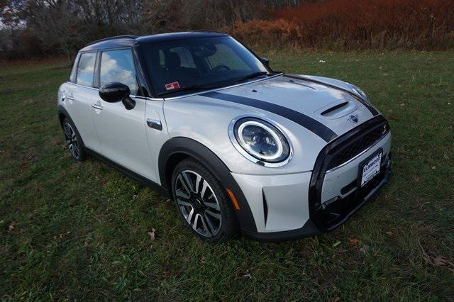 used 2022 MINI Hardtop car, priced at $27,125