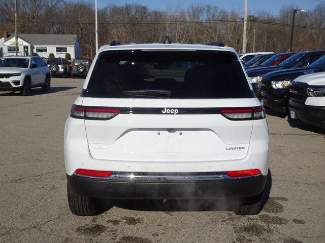 new 2025 Jeep Grand Cherokee car, priced at $42,200