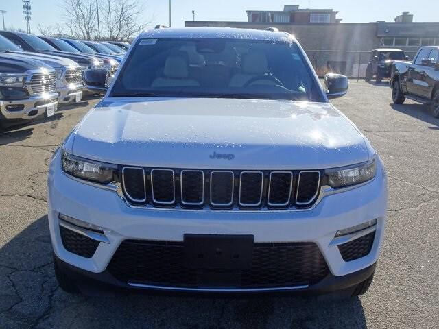 new 2025 Jeep Grand Cherokee car, priced at $42,200