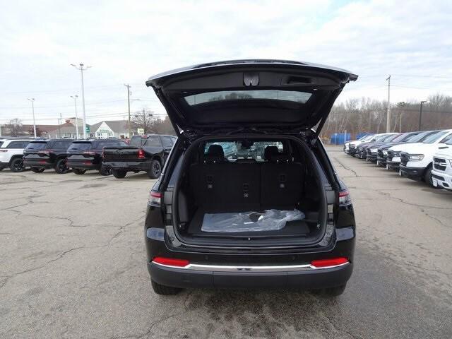 new 2025 Jeep Grand Cherokee car, priced at $42,795