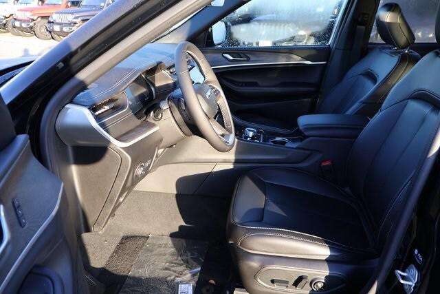 new 2025 Jeep Grand Cherokee car, priced at $43,245