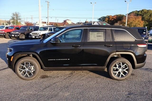 new 2025 Jeep Grand Cherokee car, priced at $43,245