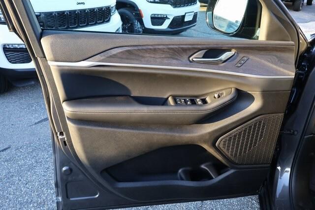 new 2025 Jeep Grand Cherokee car, priced at $50,910