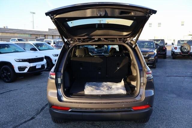 new 2025 Jeep Grand Cherokee car, priced at $50,910