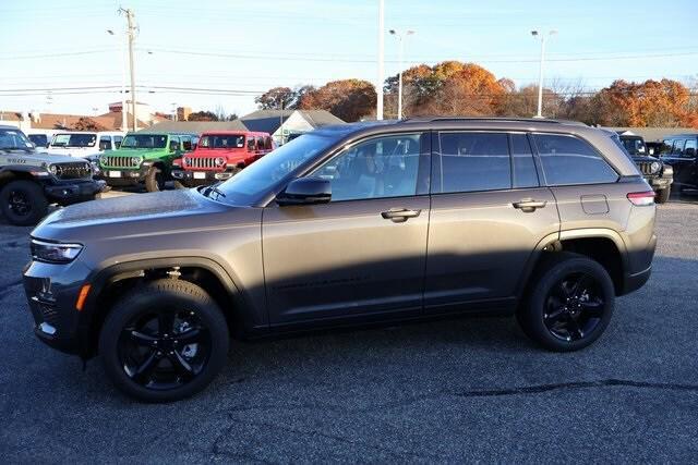 new 2025 Jeep Grand Cherokee car, priced at $50,910