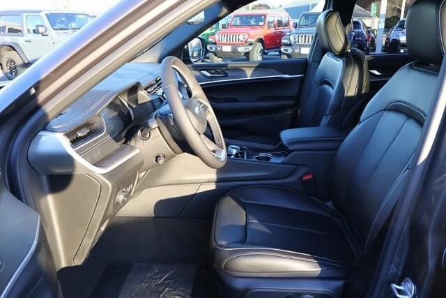 new 2025 Jeep Grand Cherokee car, priced at $50,910