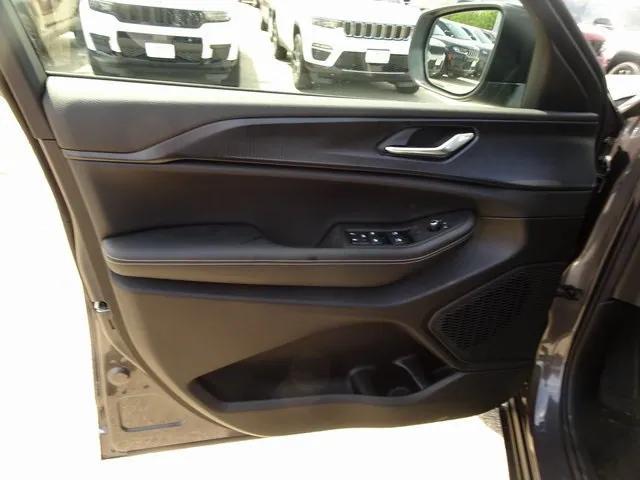 new 2025 Jeep Grand Cherokee L car, priced at $42,429