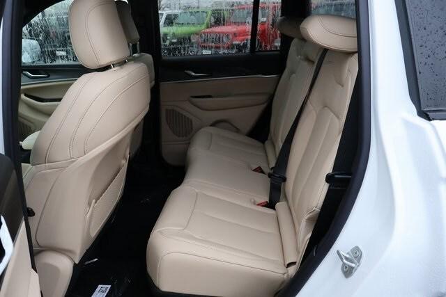 new 2025 Jeep Grand Cherokee car, priced at $42,150