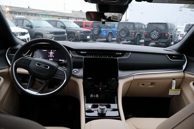 new 2025 Jeep Grand Cherokee car, priced at $42,150