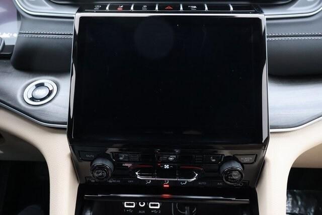 new 2025 Jeep Grand Cherokee car, priced at $42,150