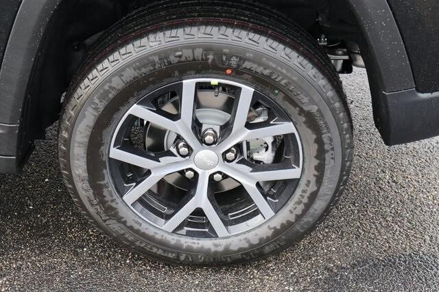 new 2025 Jeep Grand Cherokee car, priced at $45,010