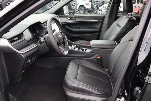 new 2025 Jeep Grand Cherokee car, priced at $45,010