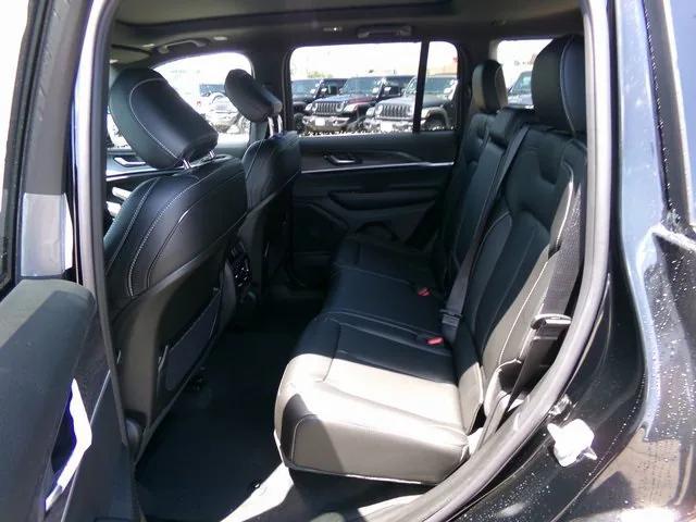 new 2025 Jeep Grand Cherokee car, priced at $47,121